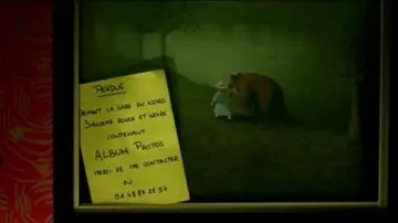 Le tableau Bear de Michael Sowa chez Amélie Poulain (Audrey Tautou) dans Le fabuleux destin d'Amélie Poulain