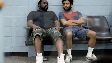 Zapatillas Nike usadas por Earnest Marks (Donald Glover) como se ve en Atlanta S01E01