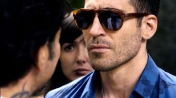 Les lunettes de soleil de Lito Rodriguez (Miguel Ángel Silvestre) dans Sense8 S01E10
