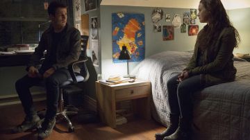 Black Sneakers worn by Clay Jensen (Dylan Minnette) as seen in 13 Reasons Why season 2