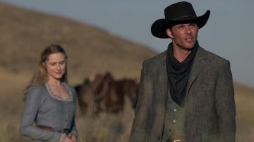 Le manteau porté par Theodore Flood aka Teddy (James Marsden) dans la série Westworld S01E03