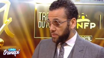 Gafas de sol hexagonales Ray Ban de Dani Alves en los Trofeos UNFP 2018