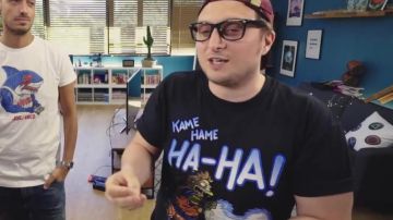 The t-Shirt Nasson Kame Hame Haha blue seen on McFly (David Solomon Coscas) in "WE FOUND AN AMAZING VIDEO !"