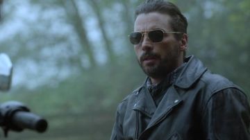 The sunglasses Original Pilot American Optical FP Jones (Skeet Ulrich) in Riverdale S02E08