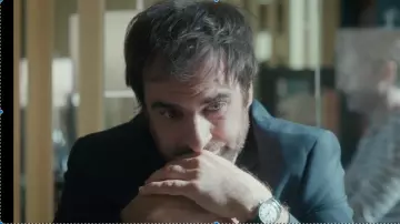 La montre LIP de Gabriel Sarda (Grégory Montel) dans la série Dix pour cent S02E05