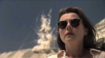 The sunglasses Theresa Cullen (Sidse Babett Knudsen) in Westworld