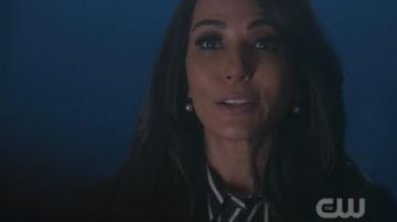 La blouse rayée Zara portée par Hermione Lodge (Marisol Nichols) dans Riverdale S2E22