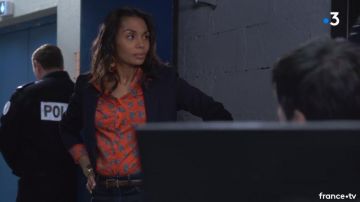 The orange shirt printed with Carole Leconte (Lani Sogoyou) in a More Beautiful life S14E3535