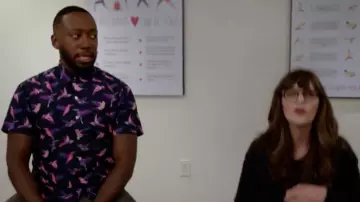 La chemise à imprimé oiseaux de Winston Bishop (Lamorne Morris) dans New Girl S07E05