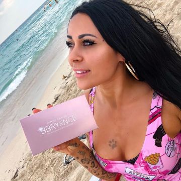 El cuerpo rosa forever 21 de Shanna Kress en su cuenta de Instagram