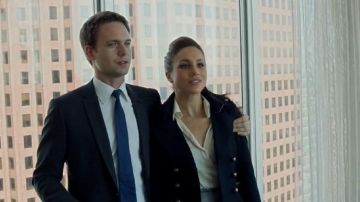 The jacket of Rachel Zane (Meghan Markle) on Suits S01E04