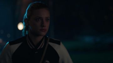 Le blouson Coach Varsity Jacket de Betty Cooper (Lili Reinhart) dans Riverdale S02E22