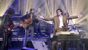 The sunglasses from Alex Turner (Artic Monkeys), made in The Tonight Show starring Jimmy Fallon