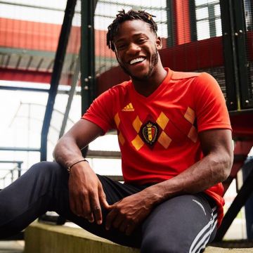 La camiseta oficial de Adidas del equipo belga para el Mundial 2018 usada por Michy Batshuayi en Instagram