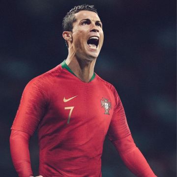 Le maillot Nike officiel de l'Équipe du Portugal pour la Coupe du Monde 2018 porté par Cristian Ronaldo sur Instagram