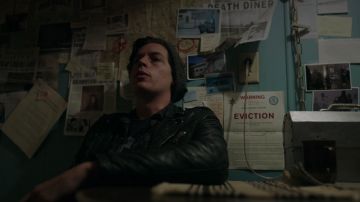 Le bonnet gris de Jughead Jones (Cole Sprouse) dans Riverdale S02E22