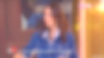 La sudadera de peluche azul de Janane Boudili en Je t'aime etc del 18/05/2018