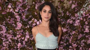 La robe en dentelle Self Portrait de Meghan Markle à la célébration du Collège des femmes de l'année 2016