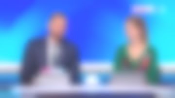 Suéter bordado de flores y loros de Sidonie Bonnec en Tout le monde à son mot à dire del 18/05/2018