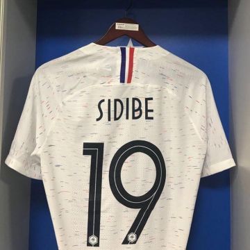 Le maillot Nike officiel extérieur pour la Coupe du Monde 2018 de Djibril Sidibé sur Instagram
