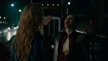 Camisa borgoña usada por The Joker (Jared Leto) como se ve en Suicide Squad