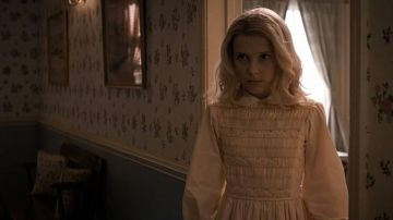 The pink dress worn by Eleven (Millie Bobby Brown) in Stranger Things (Season 01 Episode 04)
