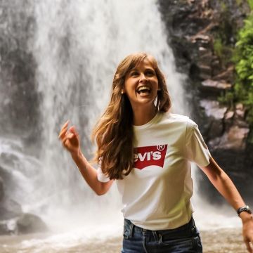 Le t-shirt Levi's portée par Ophélie Meunier sur une photo Instagram du 20/05/2018