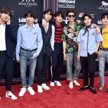The Cambridge Gucci shirt with cut wire bee worn by Jin of BTS at the 2018 Billboard Music Awards