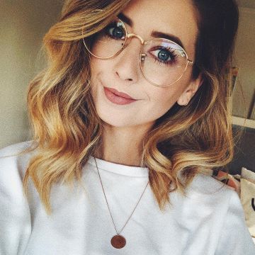 Suéter blanco de cuello redondo de Zoella (Zoe Sugg)