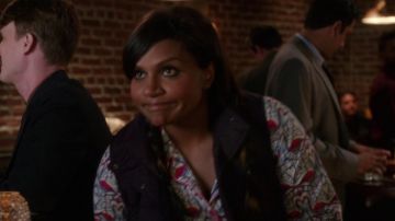 Flamant rose PJ porté par Mindy (Mindy Kaling) dans Le Mindy Project S04E03
