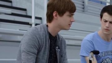 Ecouteurs bose vu sur Alex Standall (Miles Heizer) dans 13 reasons why S02E05