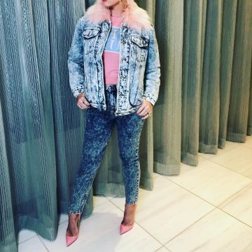 The shoes pink So Kate Christian Louboutin worn by Katy Perry on Instagram (several colors available)