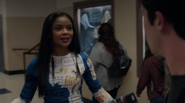 Alice + Olivia AO X Basquiat Long Sleeve Crop Top worn by Sheri Holland (Ajiona Alexus) as seen in 13 Reasons Why S02E08