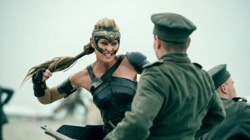 La réplica de los brazaletes de Antíope (Robin Wright) en Wonder Woman