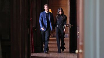Los pantalones negros Veronica Beard que meghan Markle luce en febrero de 2018
