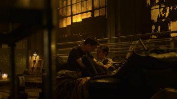 Topshop MOTO Black Rip Jamie Jeans worn by Skye Miller (Sosie Bacon) as seen in 13 Reasons Why S02E01