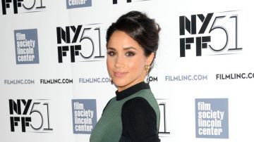 Les boucles d'oreilles que porte Meghan Markle  Meghan Markle lors du Gala Tribute du 51ème Festival du Film de New York  en 2013.