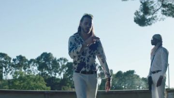 La Chemise à fleurs Roberto Cavalli de SCH dans son clip Nino Brown