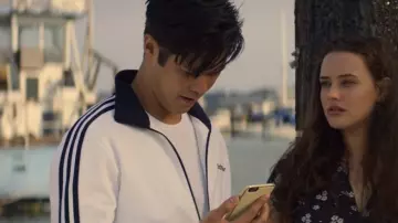 La veste Adidas noire et blanche portée par Zach Dempsey (Ross Butler) dans 13 reasons why S02E06