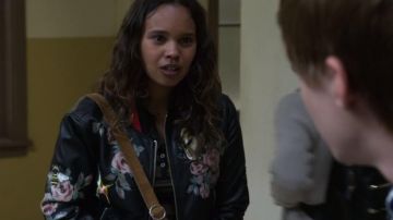 The leather jacket Dex black with flowers patterns worn by Jessica Davis (Alisha Boe) in 13 reasons why S02E07