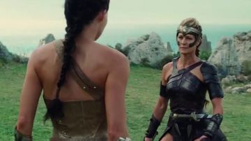 Réplica del casco de Antíope (Robin Wright) como se ve en Wonder Woman