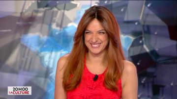La robe en dentelle rouge de Camille Lavabre dans La météo de L'info du vrai du 21/05/2018