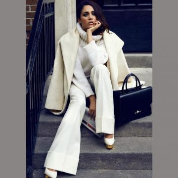 Las bombas Charlotte Olympia de Meghan Markle en una foto de Gabor Jurina