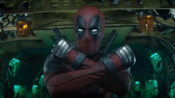 Guantes rojos y negros usados por Deadpool / Wade Wilson (Ryan Reynolds) como se ve en Deadpool 2