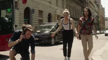 Hawaiian Aloha Shirt whith Parrots and Leaf worn by Audrey (Mila Kunis) as seen in The Spy Who Dumped Me