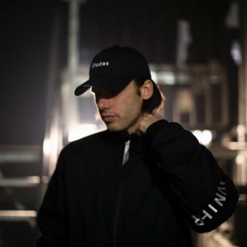 La casquette Études portée par Orelsan sur son compte Instagram