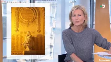 The gray Sweater cashmere collar navy Claire Chazal in free Entry to the 15/05/2018