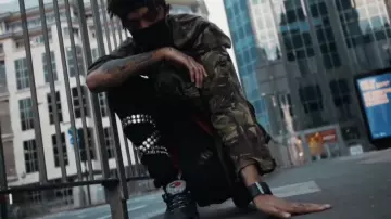 La veste camouflage Physical Novel de Scarlxrd dans son clip Heart Attack