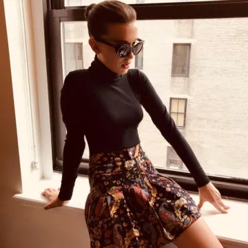 The flowered skirt worn by Millie Bobby Brown on his account Instagram