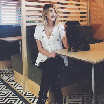 Le t-shirt blanc décolleté imprimé yeux de Zoella (Zoe Sugg)